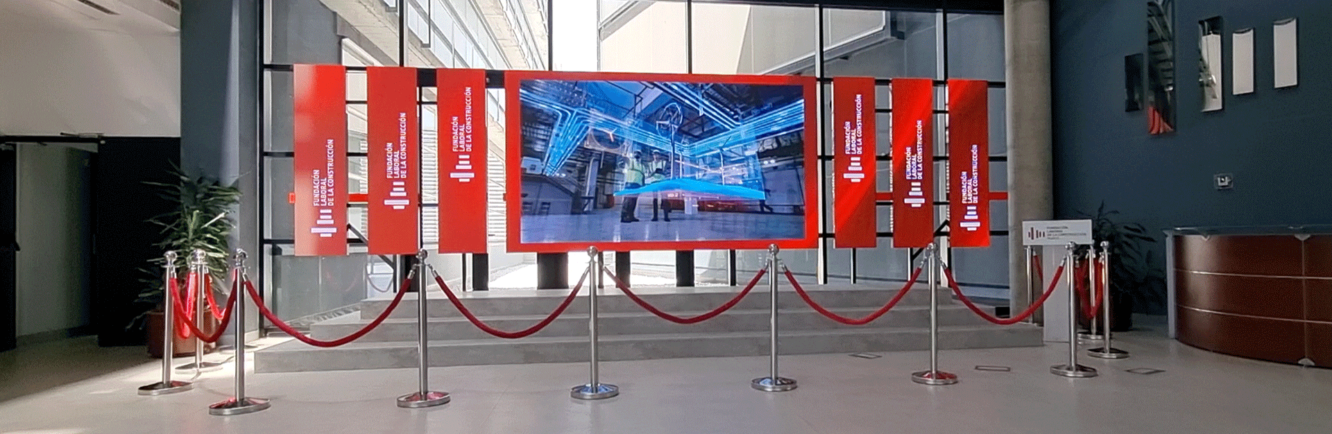 pantalla para publicidad en interior