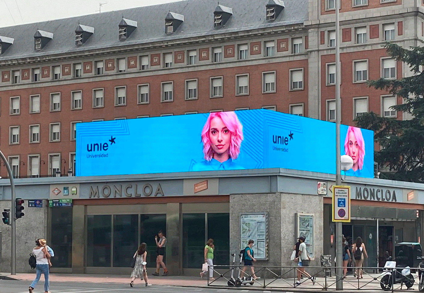 Pantalla LED Exterior en el Intercambiador de Moncloa